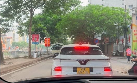 Giao thông Hà Nội sáng 9.9: Xe cẩu hỏng chặn lối lên Vành đai 2, Ngã Tư Sở ùn dài - ảnh 1