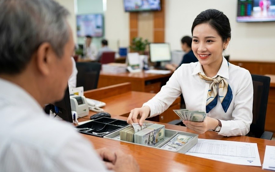 Tỉ giá USD hôm nay 17.9: DXY vượt 100 điểm sau khi Fed tăng lãi suất - ảnh 1