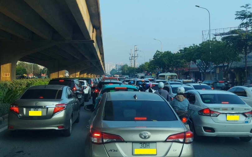 Giao thông Hà Nội sáng 21.9: Xa La ùn sau va chạm, nhiều cửa ngõ xếp hàng dài - ảnh 1