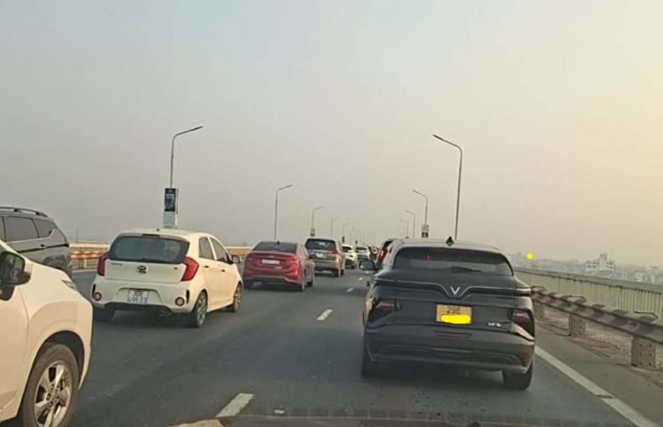 Giao thông Hà Nội sáng 22.9: Vành đai 2 ùn hướng Ngã Tư Sở - ảnh 1