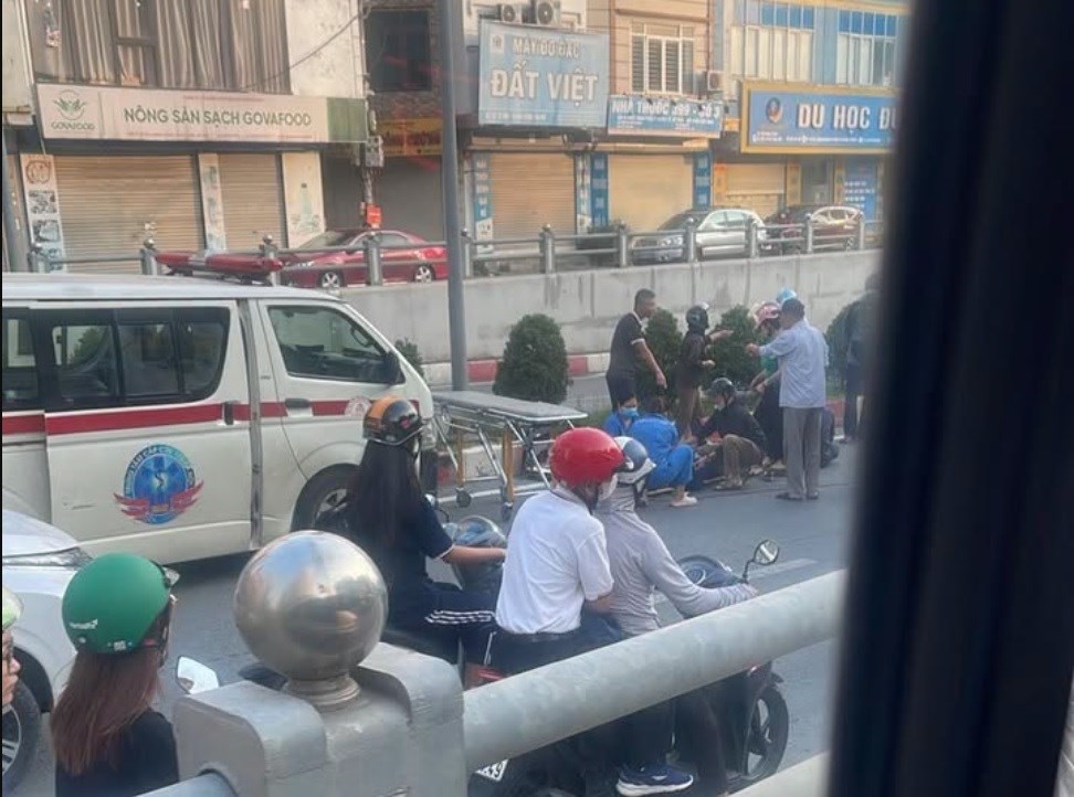 Giao thông Hà Nội sáng 24.9: Tai nạn tại hầm chui Lê Văn Lương - ảnh 1