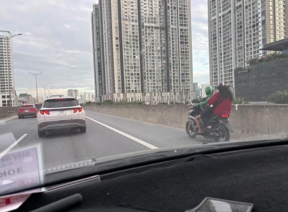 Giao thông Hà Nội sáng 6.10: Vành đai 2 hướng Ngã Tư Sở chậm, cầu Chương Dương ùn dài - ảnh 1