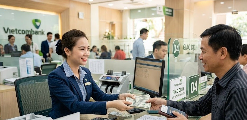 Tỉ giá USD hôm nay 13.10: Vietcombank tăng 50 đồng, DXY vượt 102,5 điểm - ảnh 1