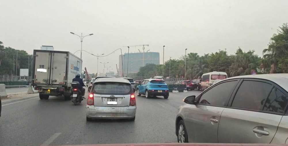 Giao thông Hà Nội sáng 27.10: Vành đai 2 khó đi, nhiều tuyến cửa ngõ đông chậm - ảnh 1