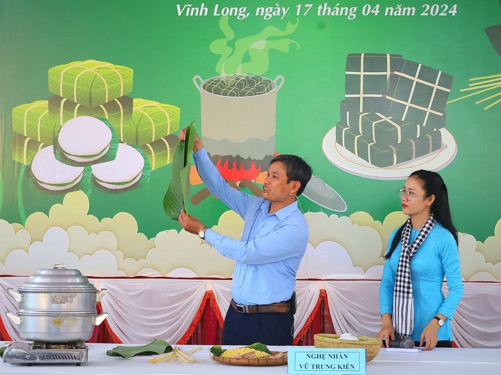 Vĩnh Long: Thực hành truyền dạy gói bánh chưng, bánh giầy - ảnh 2