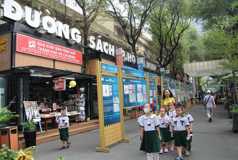 TP.HCM thực hiện công trình “Xây dựng các đường sách, không gian sách và phát triển văn hóa đọc” - ảnh 1