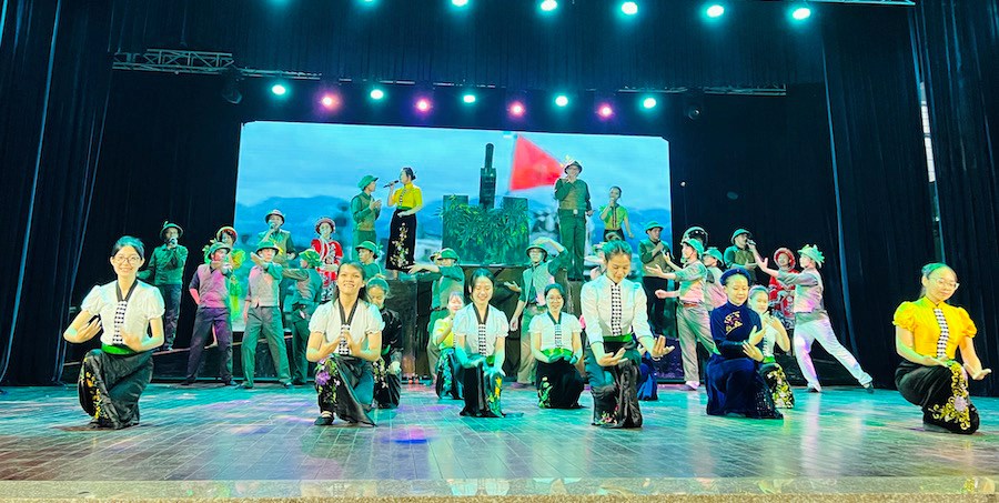 Chương trình nghệ thuật “Bản hùng ca Điện Biên” - ảnh 1