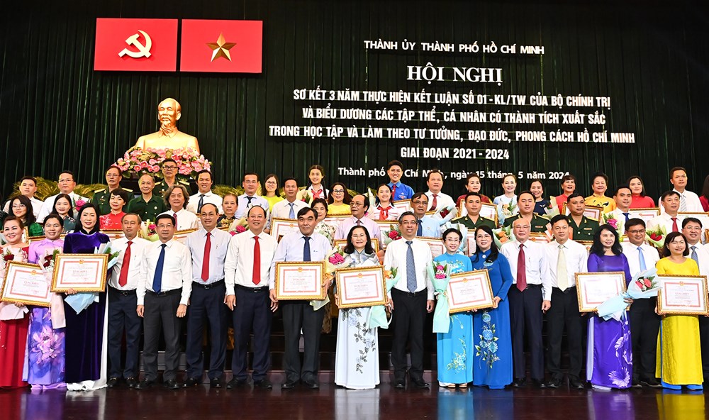 TP.HCM biểu dương 339 điển hình học tập và làm theo Bác - ảnh 1
