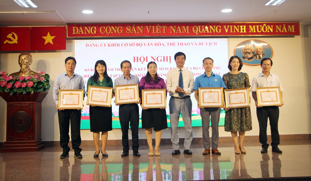 Biểu dương các tập thể, cá nhân thực hiện tốt việc học tập và làm theo Bác - ảnh 1