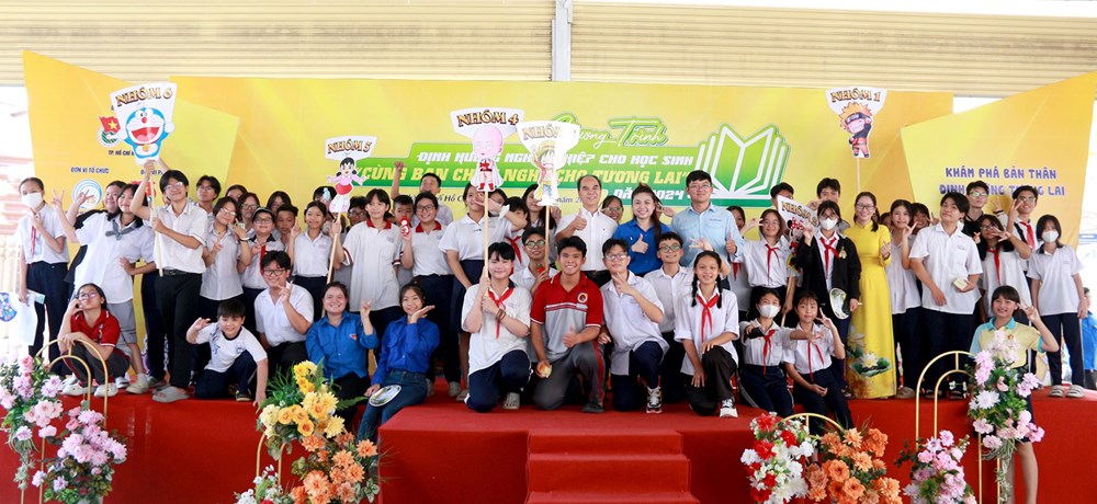 Chuỗi hoạt động định hướng nghề nghiệp đến với hơn 2.100 học sinh - ảnh 1