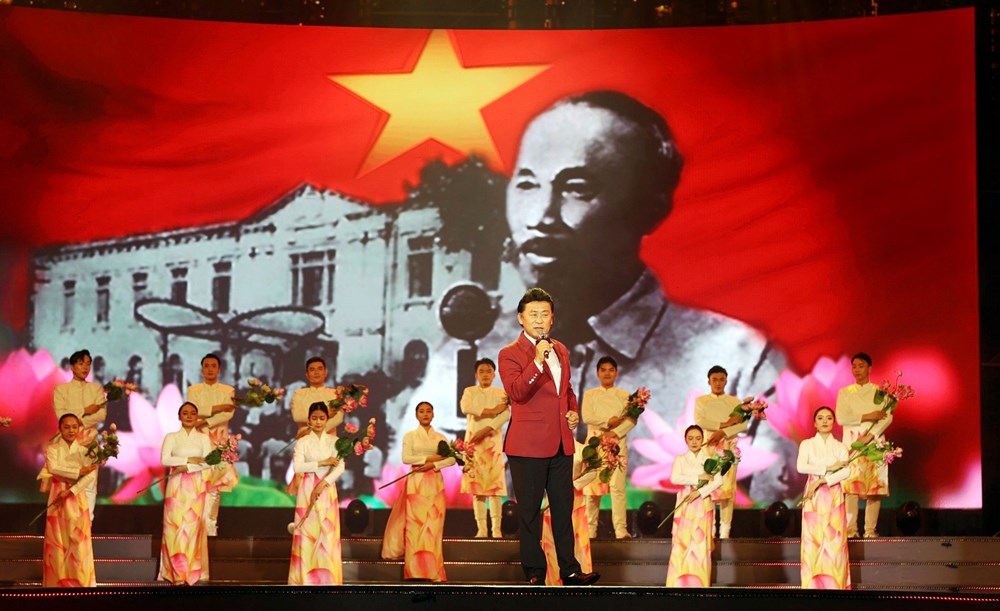 Ấn tượng chương trình nghệ thuật đặc biệt “Tự hào Thành phố mang tên Người” - ảnh 2