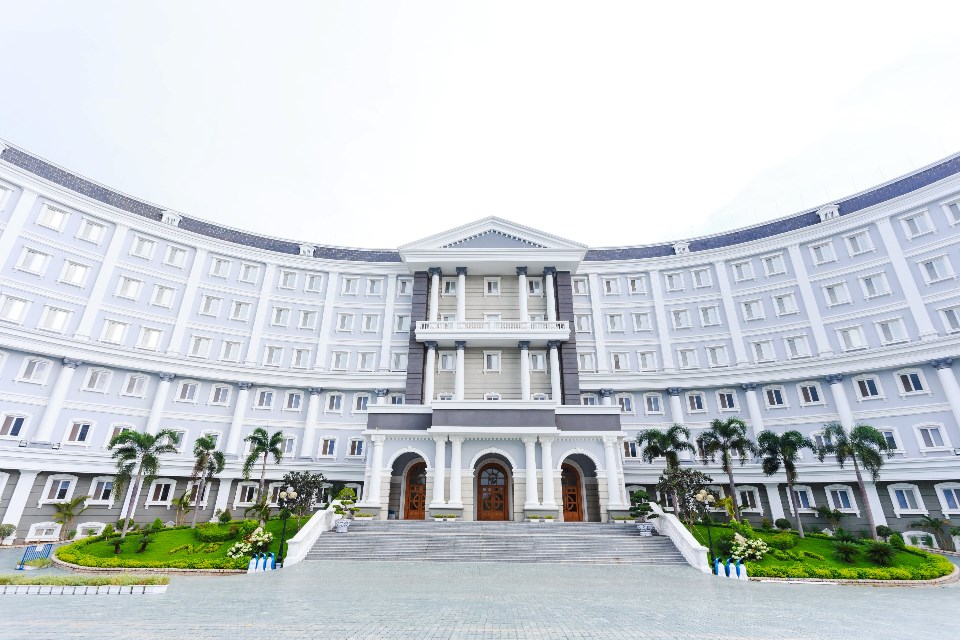 TP.HCM yêu cầu tạo điều kiện thuận lợi chuyển trường và tiếp nhận học sinh Trường Quốc tế Mỹ - ảnh 1