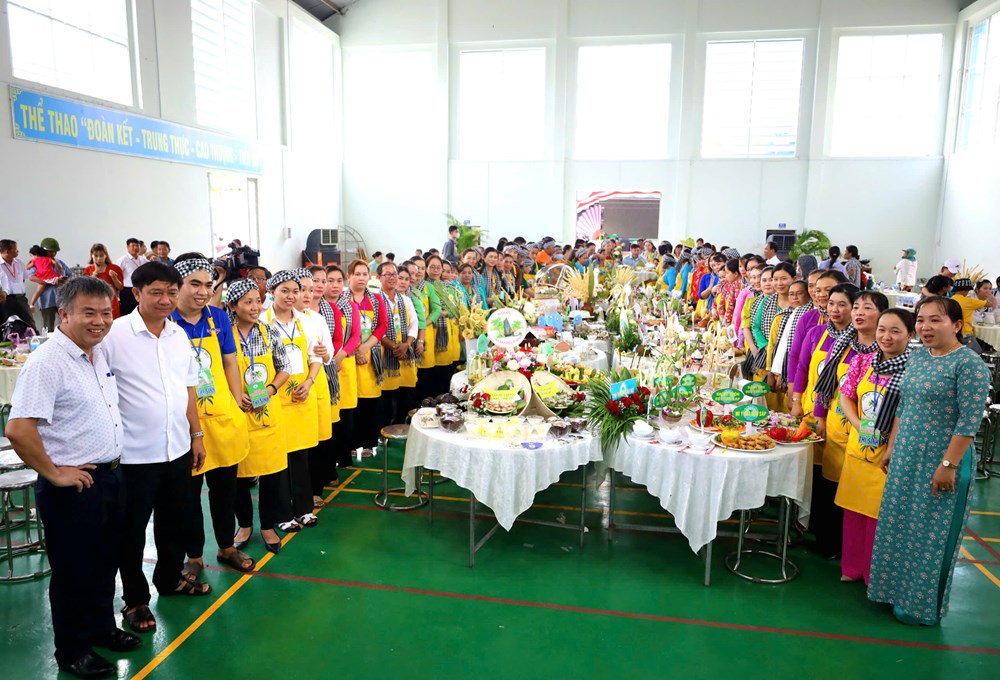 Hơn 100 món ngon được chế biến từ Dừa sáp - ảnh 1