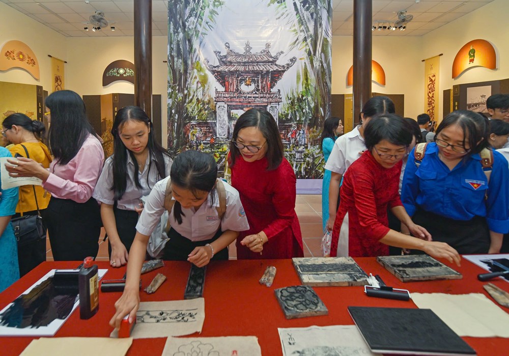Triển lãm “Di tích Quốc gia đặc biệt Văn Miếu - Quốc Tử Giám” - ảnh 5