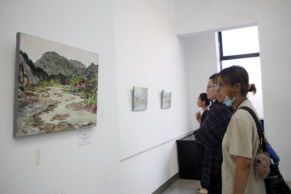 Triển lãm tranh sơn dầu của họa sĩ Dư Quốc Ngân - ảnh 3