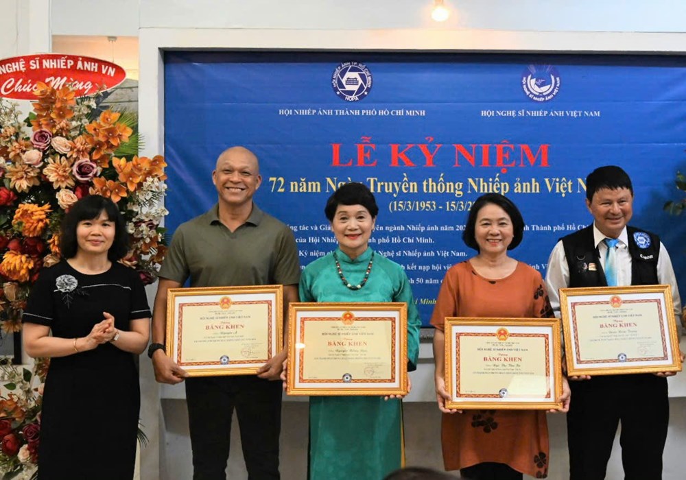 Kỷ niệm 72 năm Ngày Truyền thống Nhiếp ảnh Việt Nam - ảnh 1