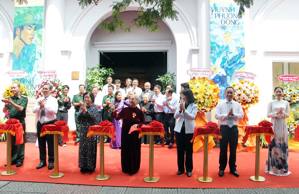 Triển lãm đặc biệt tưởng nhớ chiến sĩ - họa sĩ Huỳnh Phương Đông - ảnh 1