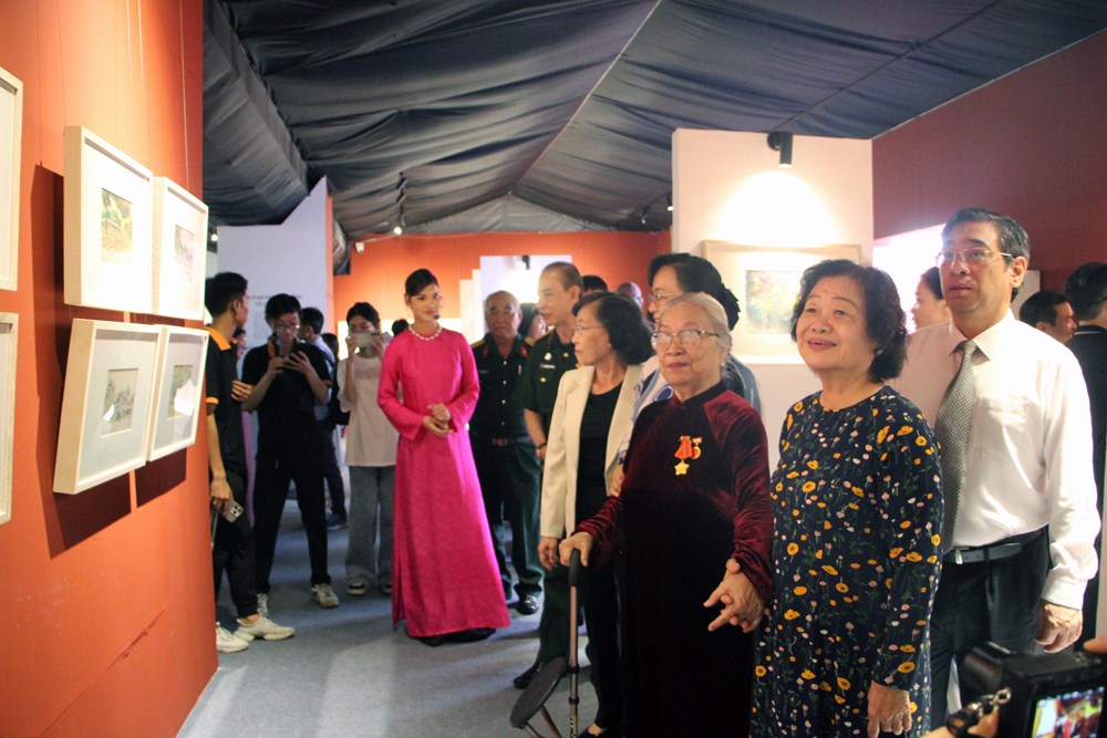 Triển lãm đặc biệt tưởng nhớ chiến sĩ - họa sĩ Huỳnh Phương Đông - ảnh 4
