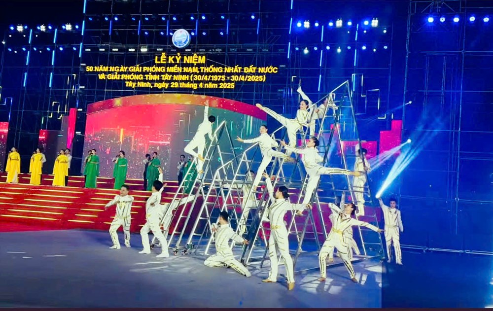 Chương trình nghệ thuật kỷ niệm 50 năm thống nhất non sông - ảnh 3