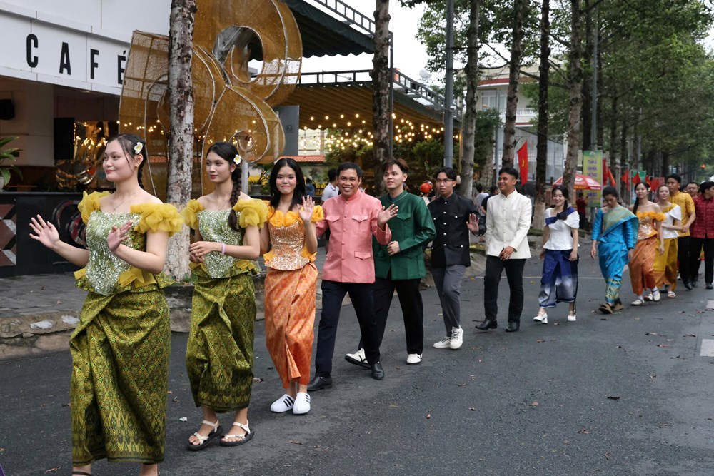 Sắc màu hội tụ - ảnh 14