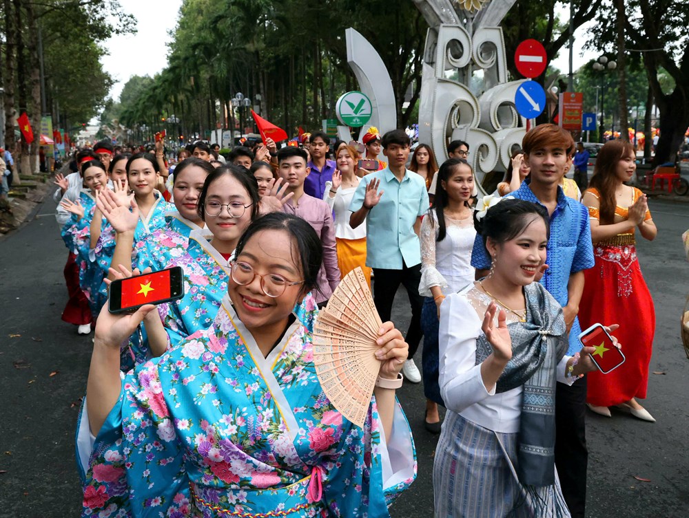 Sắc màu hội tụ - ảnh 13