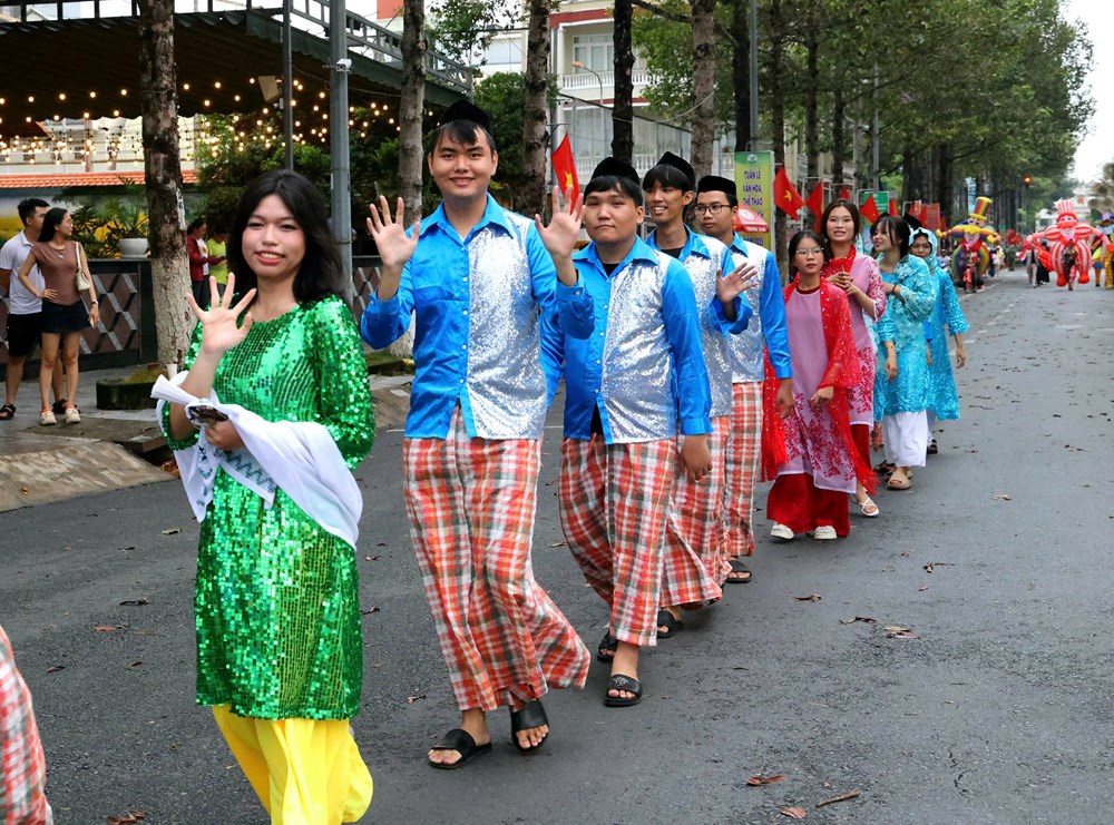 Sắc màu hội tụ - ảnh 10