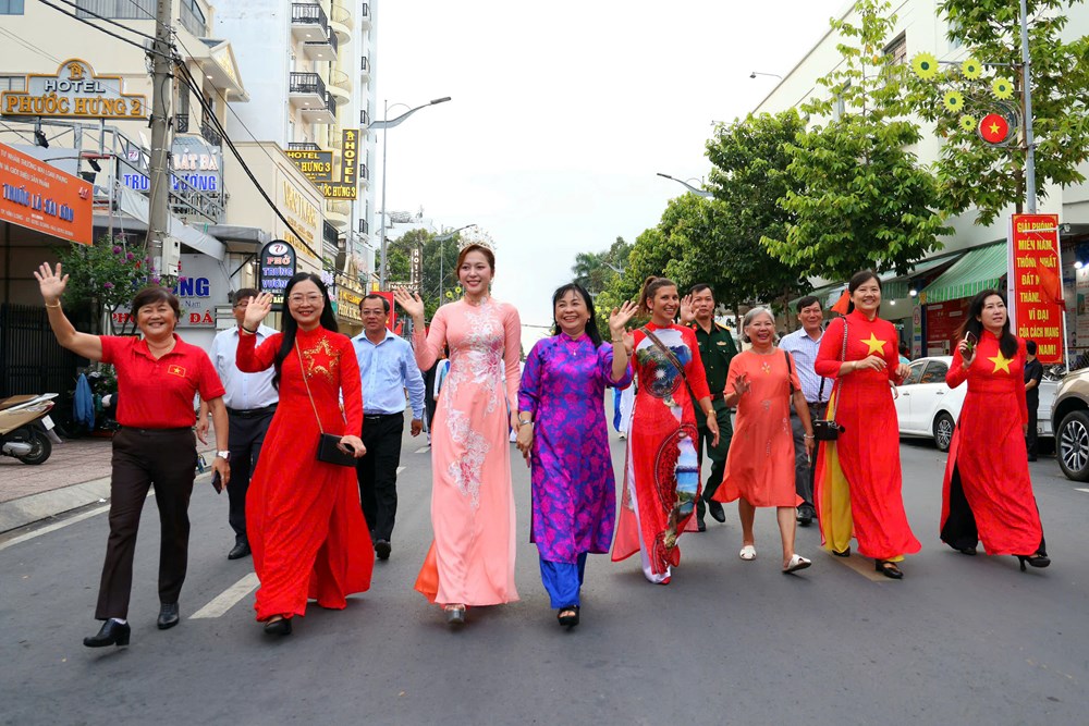 Sắc màu hội tụ - ảnh 7