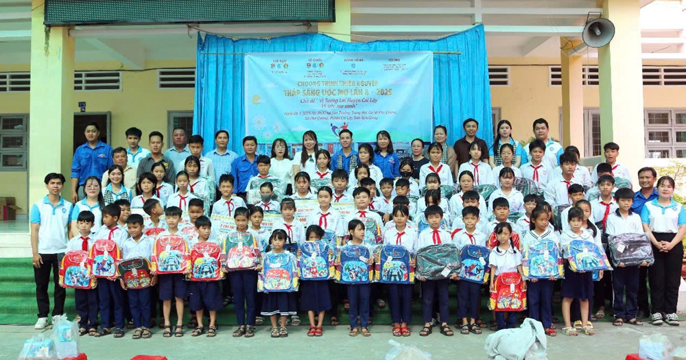 “Thắp sáng ước mơ” lần 8: Vì đàn em thân yêu tại Tiền Giang - ảnh 1