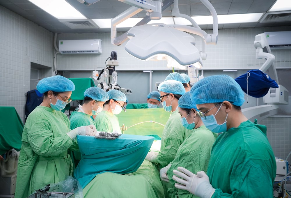 Bệnh viện Chợ Rẫy xuyên lễ ghép tạng, hồi sinh 6 bệnh nhân trong 24 giờ - ảnh 1