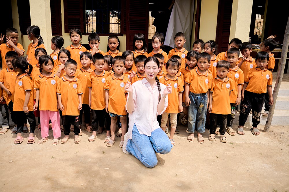 Hoa hậu Lương Thùy Linh hỗ trợ sơn mới 7 điểm trường vùng cao - ảnh 2