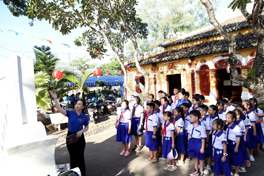 Bảo tồn và phát huy giá trị di sản Lễ hội Kỳ Yên Đình Bình Thủy - ảnh 10