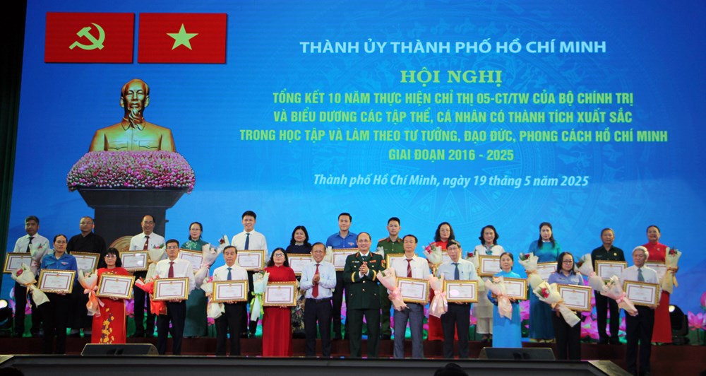 Việc học và làm theo Bác đã trở thành truyền thống, nét đẹp văn hóa, bản sắc rất riêng của TP.HCM - ảnh 2