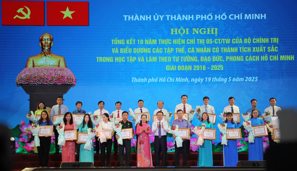 Việc học và làm theo Bác đã trở thành truyền thống, nét đẹp văn hóa, bản sắc rất riêng của TP.HCM - ảnh 1