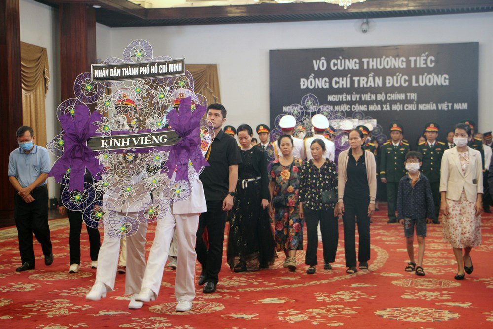 TP.HCM tổ chức trọng thể Lễ viếng nguyên Chủ tịch nước Trần Đức Lương - ảnh 16