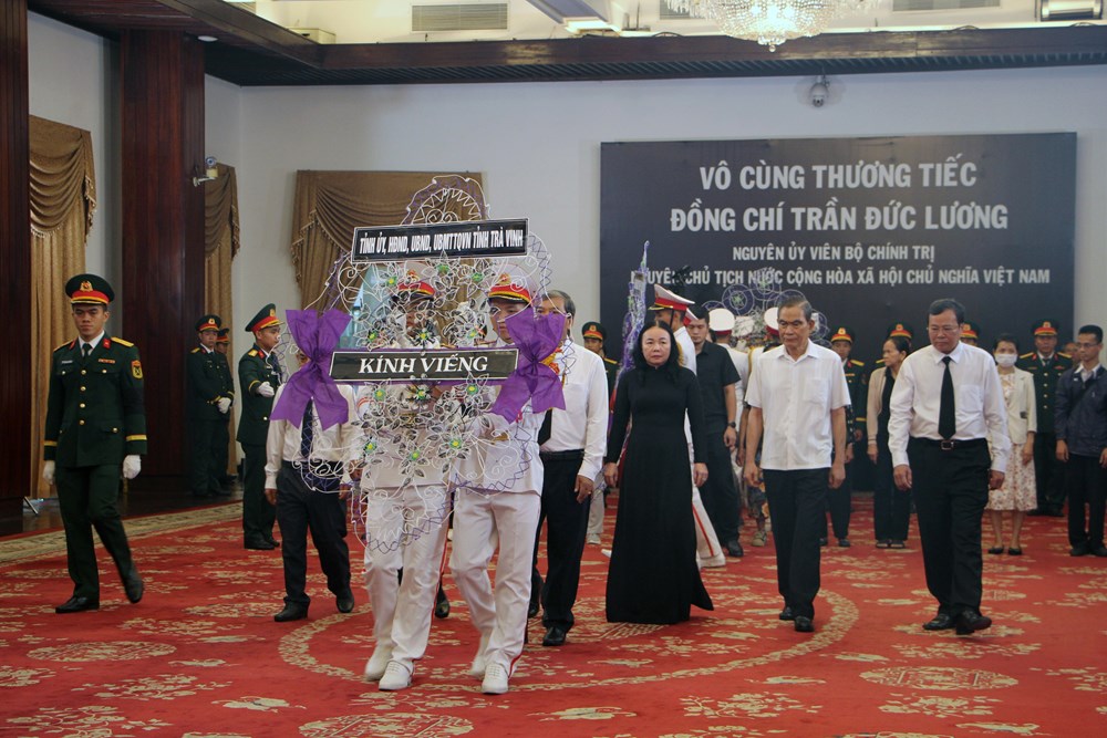 TP.HCM tổ chức trọng thể Lễ viếng nguyên Chủ tịch nước Trần Đức Lương - ảnh 11