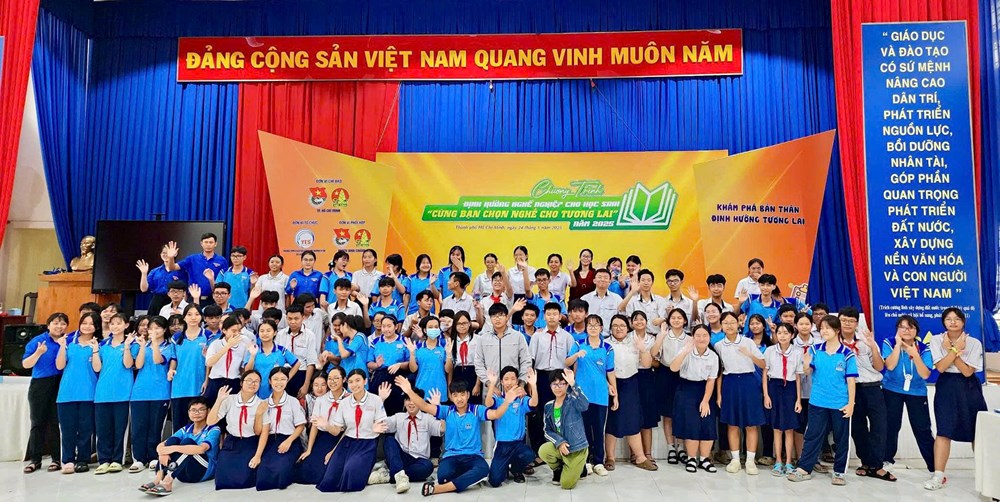 Gần 600 học sinh tham gia chương trình định hướng nghề nghiệp - ảnh 1