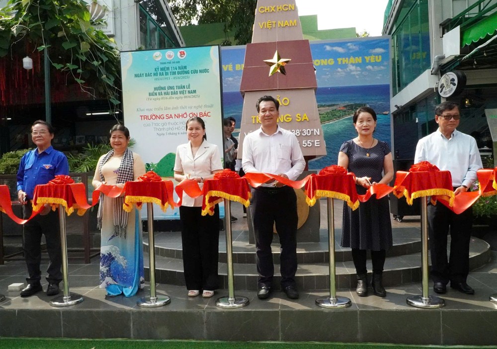 Triển lãm ảnh “Trường Sa nhớ ơn Bác” - ảnh 1