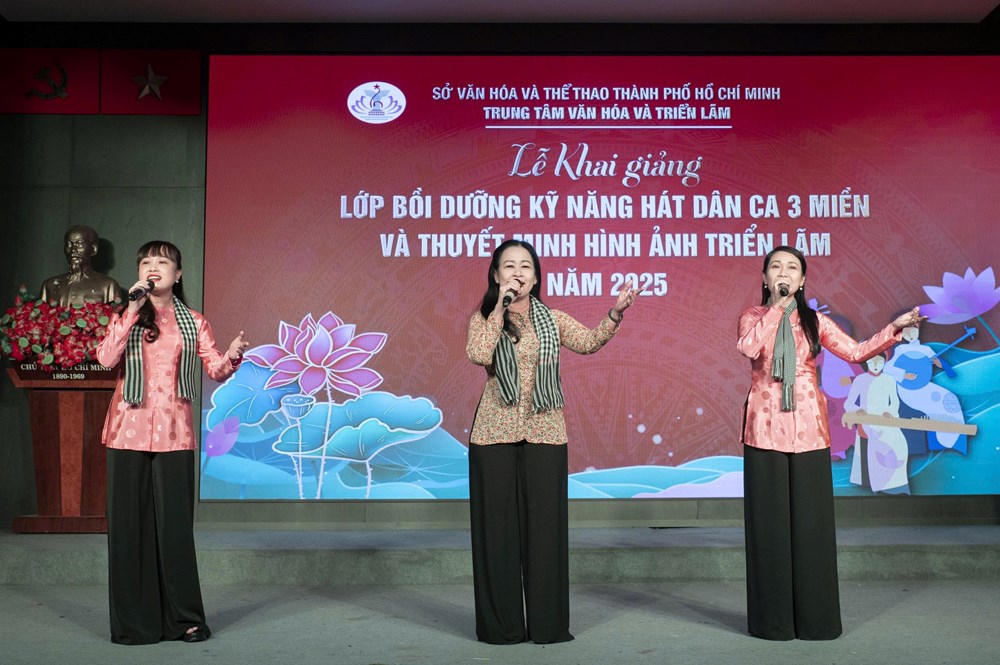 Khai mạc Lớp Bồi dưỡng kỹ năng hát dân ca và thuyết minh hình ảnh triển lãm - ảnh 4