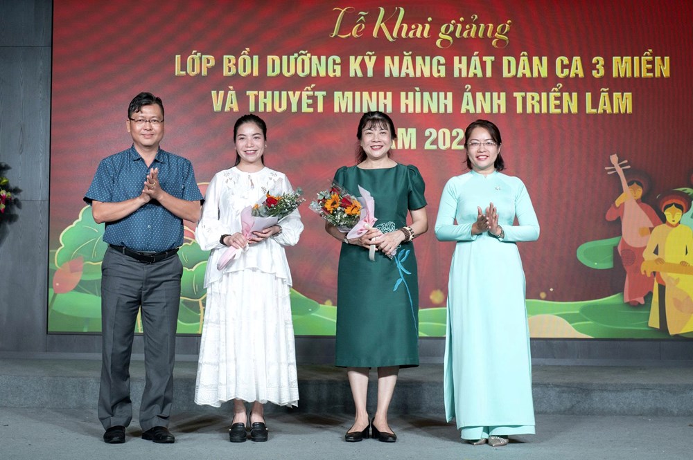 Khai mạc Lớp Bồi dưỡng kỹ năng hát dân ca và thuyết minh hình ảnh triển lãm - ảnh 5