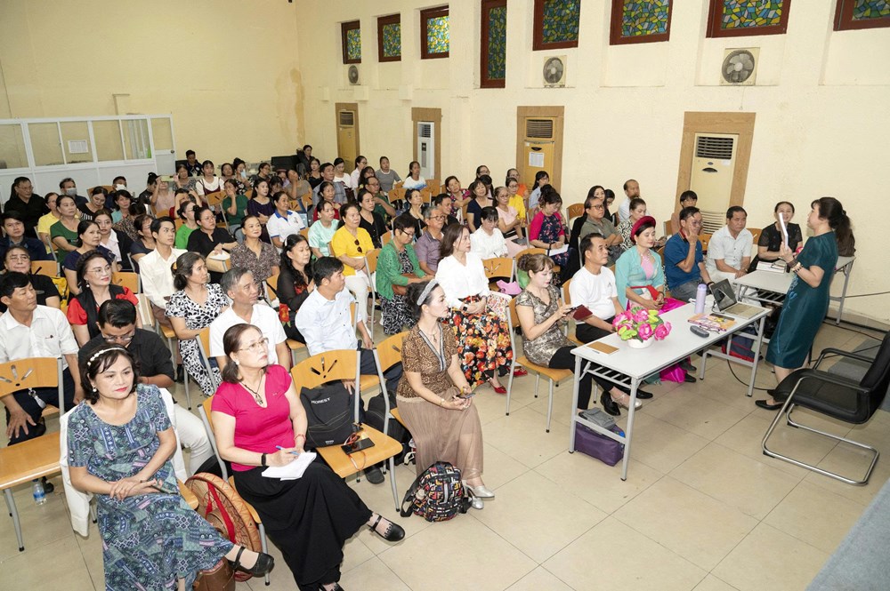 Khai mạc Lớp Bồi dưỡng kỹ năng hát dân ca và thuyết minh hình ảnh triển lãm - ảnh 6