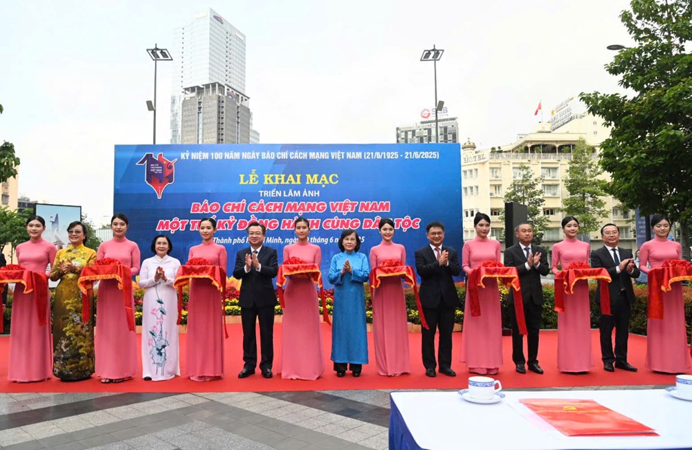 Khai mạc triển lãm “Báo chí Cách mạng Việt Nam – Một thế kỷ đồng hành cùng dân tộc” - ảnh 4