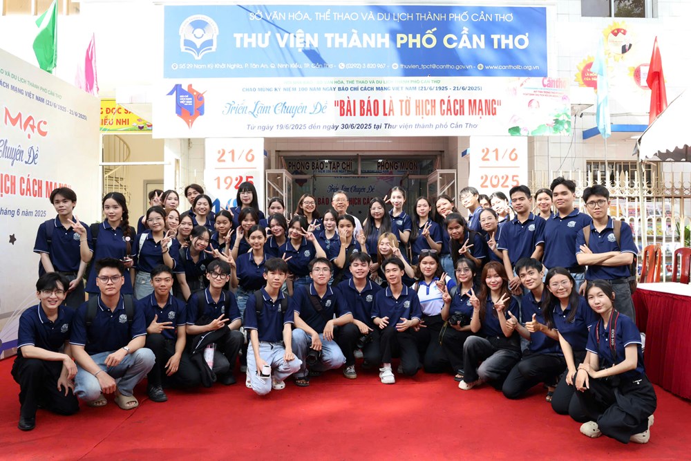 Triển lãm chuyên đề “Bài báo là tờ hịch cách mạng“ - ảnh 6