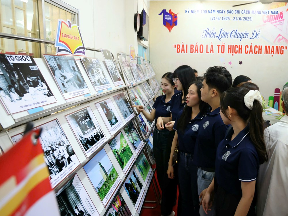 Triển lãm chuyên đề “Bài báo là tờ hịch cách mạng“ - ảnh 5