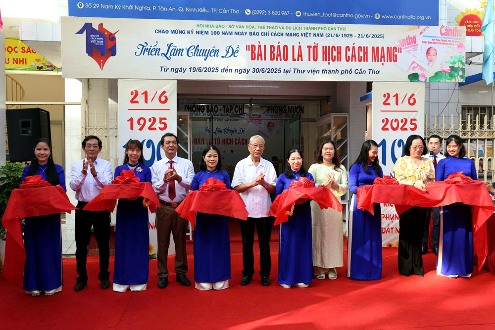 Triển lãm chuyên đề “Bài báo là tờ hịch cách mạng“ - ảnh 1