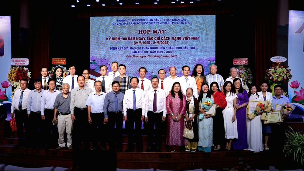 Họp mặt kỷ niệm 100 năm Báo chí Cách mạng Việt Nam, trao Giải Báo chí Phan Ngọc Hiển - ảnh 4