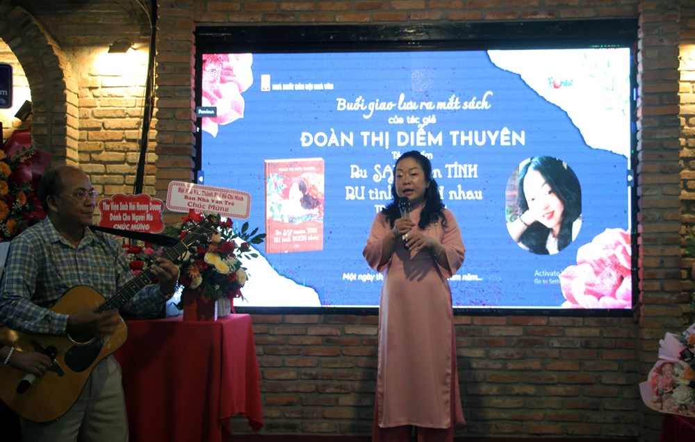 Tập thơ tình lục bát, bản năng mà không thô tục - ảnh 4