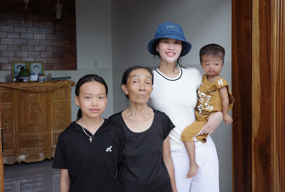 Hoa hậu Đoàn Thiên Ân mang dự án “Khuyết” đến Làng trẻ SOS Nha Trang - ảnh 4