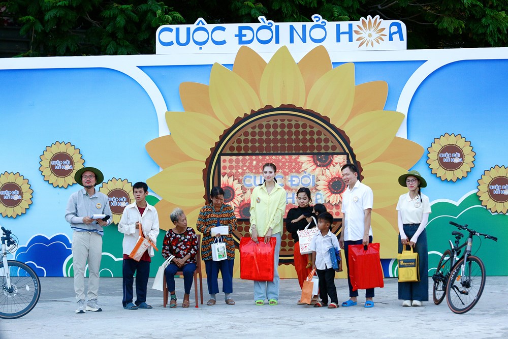 “Cuộc đời nở hoa” vượt mốc 1 tỉ đồng quyên góp sau 12 tập phát sóng - ảnh 1