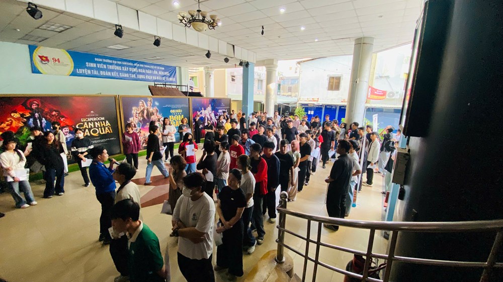 Trường ĐH Sân khấu - Điện ảnh TP.HCM bắt đầu kỳ thi tuyển sinh năng khiếu 2025 - ảnh 3