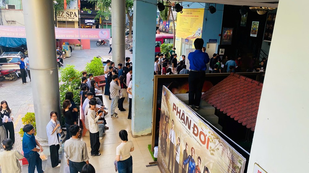 Trường ĐH Sân khấu - Điện ảnh TP.HCM bắt đầu kỳ thi tuyển sinh năng khiếu 2025 - ảnh 2